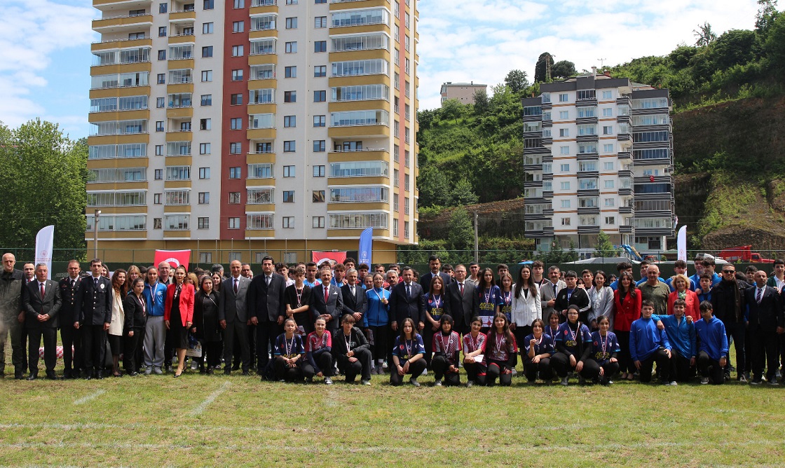 19 MAYIS COŞKUYLA KUTLANDI